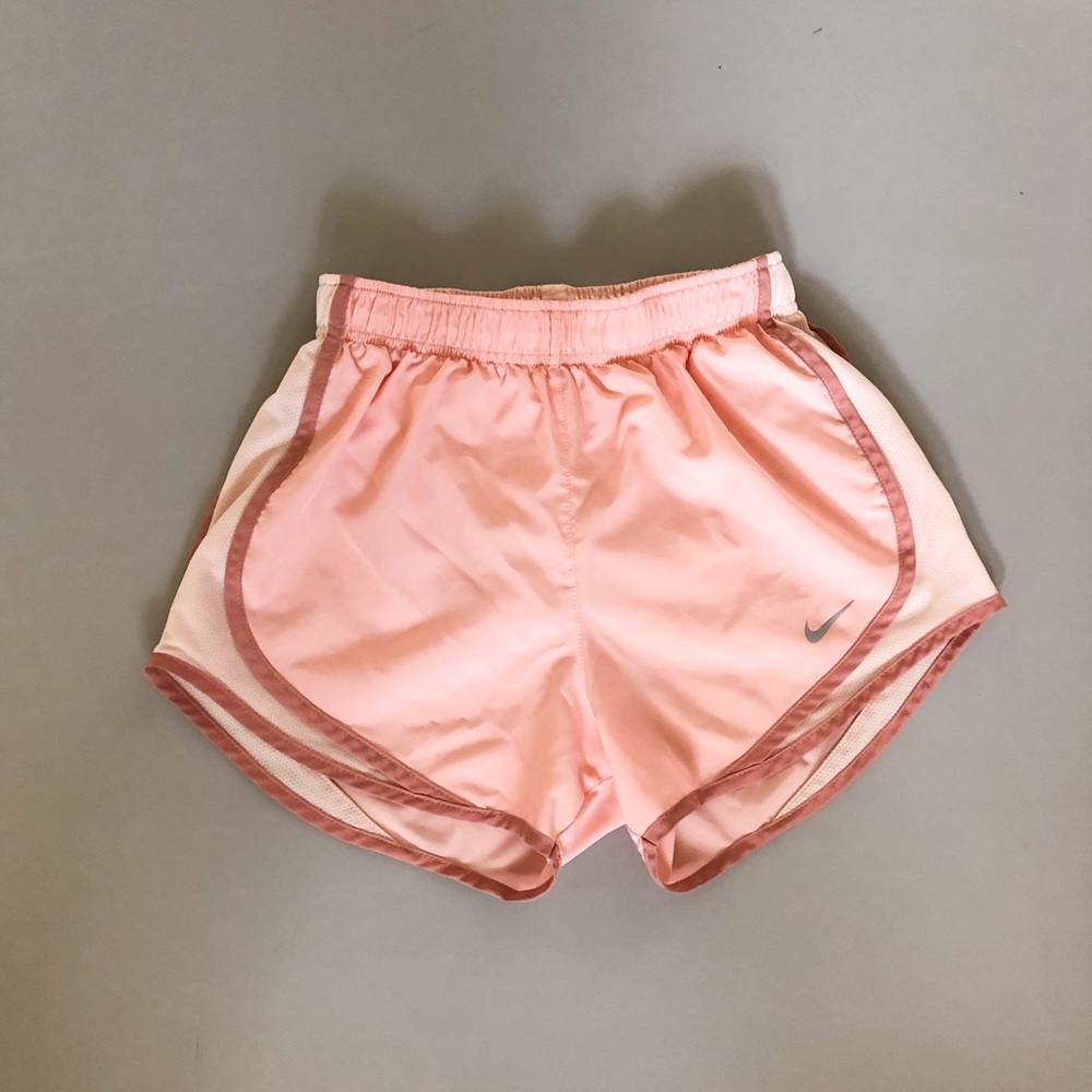 Womens XSmall Rose Quartz(Discontinued)Nike Shorts